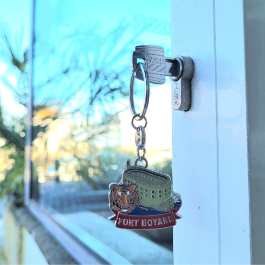Fort Boyard key ring fort and tiger