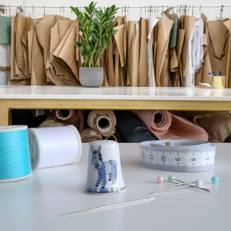 Dé à coudre de collection âne en culotte bleu décor