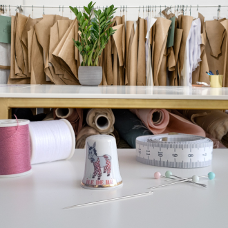 Dé à coudre de collection âne en culotte rouge décor