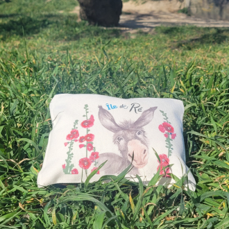 Grande pochette Île de Ré tête d'âne roses trémières mise en scène