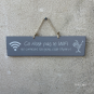Pancarte en bois humour - Ce n'est pas la Wifi qui connecte les gens, c'est l'apéro ! Gris clair