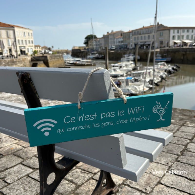 Pancarte en bois humour - Ce n'est pas la Wifi qui connecte les gens, c'est l'apéro ! Vert Céladon
