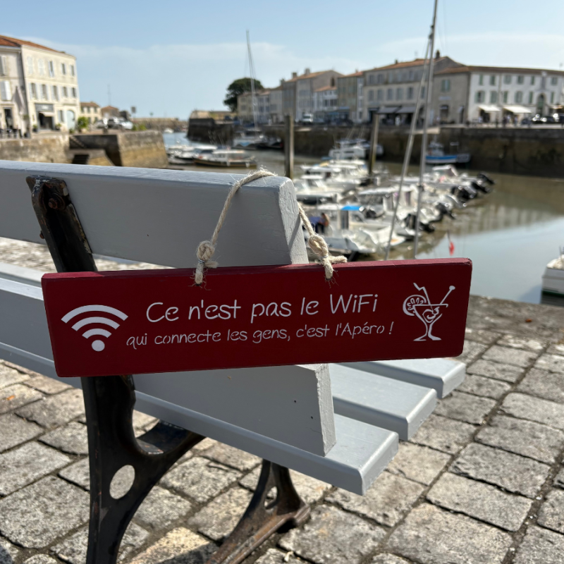 Pancarte en bois humour - Ce n'est pas la Wifi qui connecte les gens, c'est l'apéro !  Rouge Bordeaux