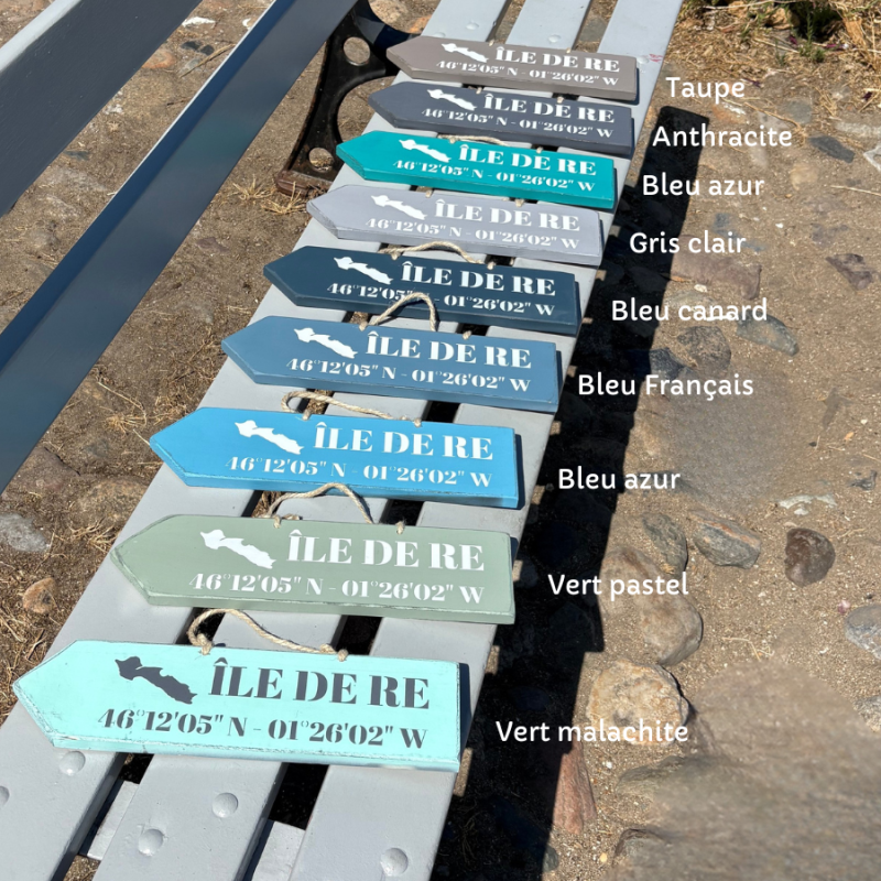 Wooden directional sign - Île de Ré left arrow