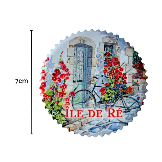 Magnet with flower-filled alleyways on the Île de Ré
