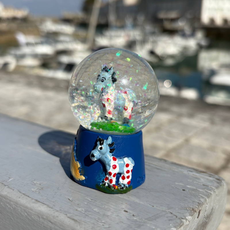 Île de Ré snow globe - Donkey in red panties