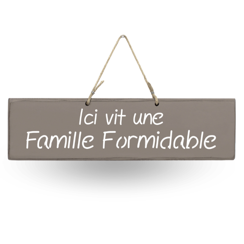 Decorative wooden sign - A wonderful family lives here