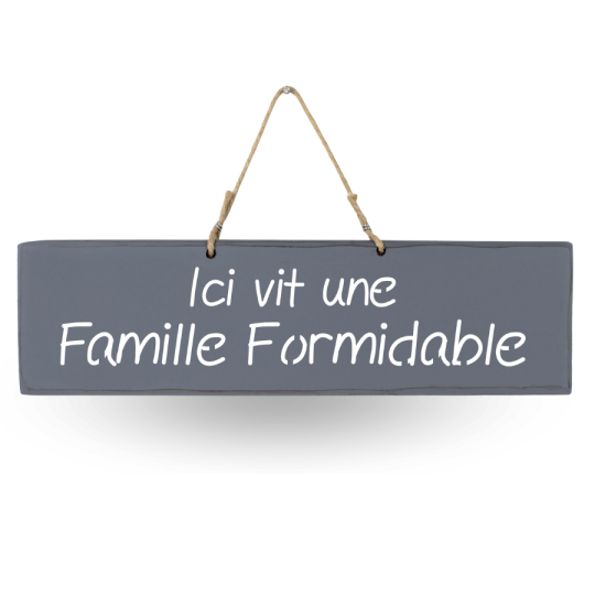 Decorative wooden sign - A wonderful family lives here