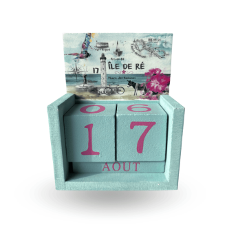 Perpetual wooden calendar from Île de Ré