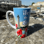 Mug latte illustré de l'Île de Ré - Reflet pont de l'Île de Ré dans les lunettes de l'âne
