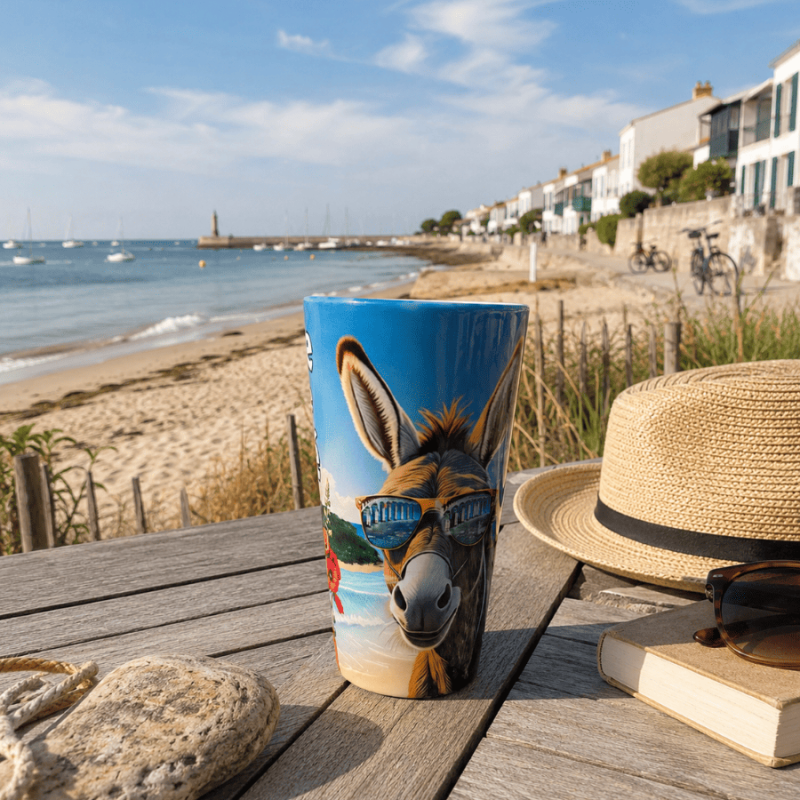 Illustrated Île de Ré latte mug – Reflection of the Île de Ré bridge in the donkey’s glasses